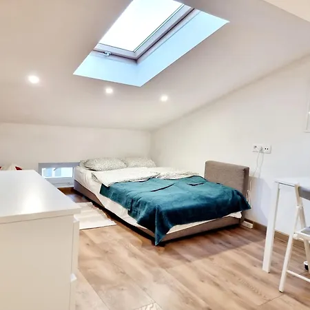 Apartment Host Nawrot