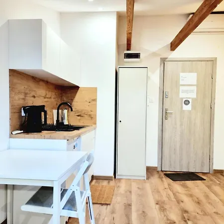 Blisko Dworca Host Nawrot 56 *