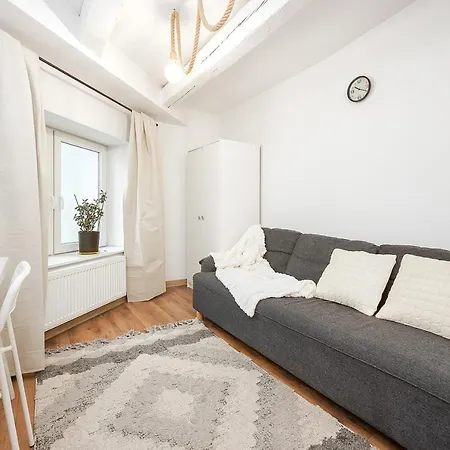 Apartmán Blisko Dworca Host Nawrot 56 *